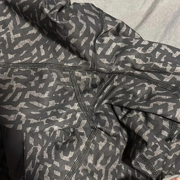 Lululemon Run Inspire Crop Luxtreme BlockIt Pocket Sz 4 - Picture 13 of 16